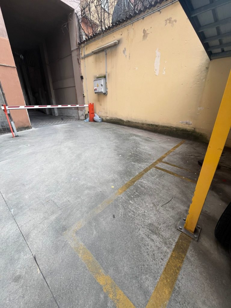 Via Brunelleschi – comodo posto moto Via Brunelleschi – comodo posto moto