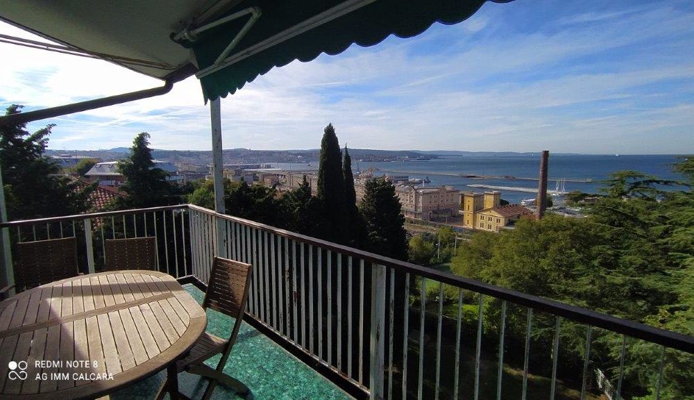 Appartamento con splendida vista mare in Strada del Friuli