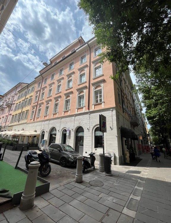 Appartamento primo ingresso con poggiolino in Viale XX Settembre