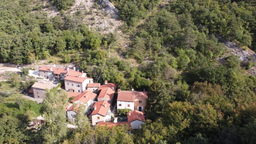 Casa con annessa trattoria in Val Rosandra